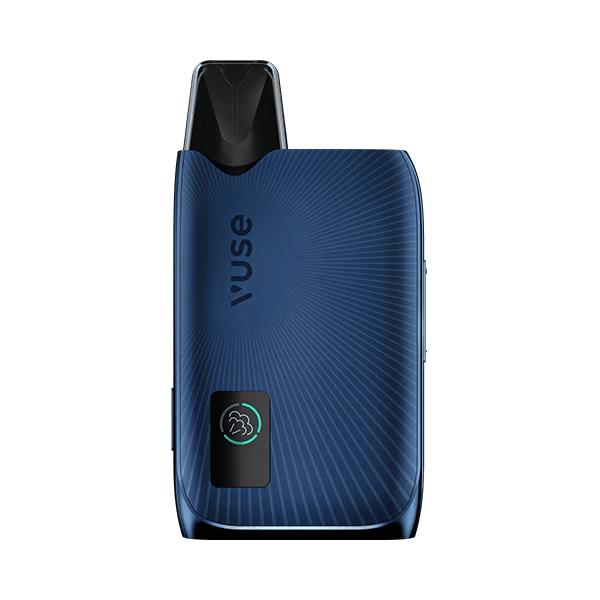 Le Vuse Ultra Kit Simple de VUSE est un dispositif de vape bleu avec une surface texturée, un embout supérieur, un petit indicateur LED circulaire à l'avant et un design élégant en aluminium.